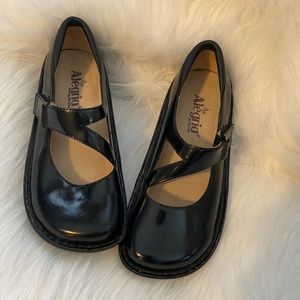 Nursing shoes